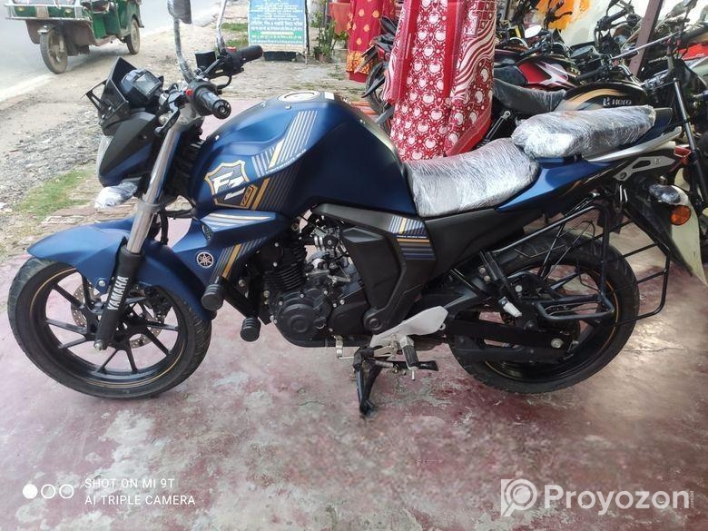 Yamaha FZS Black 2025