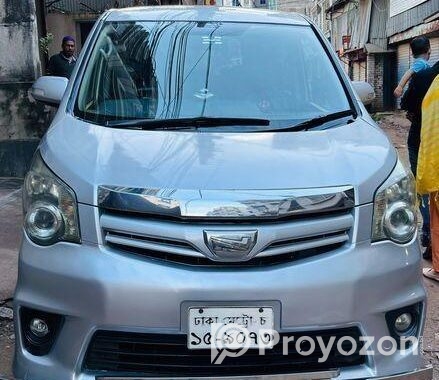 Toyota Noah si 2010