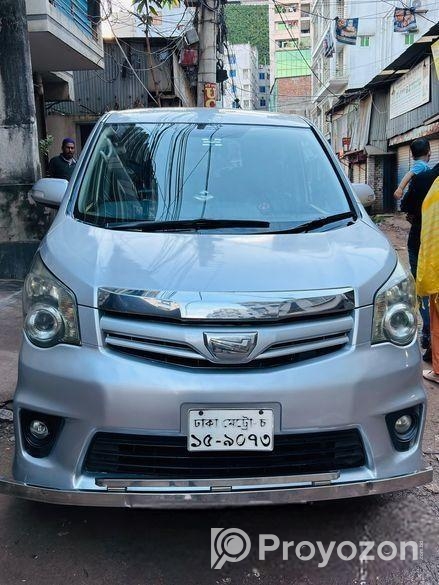 Toyota Noah si 2010