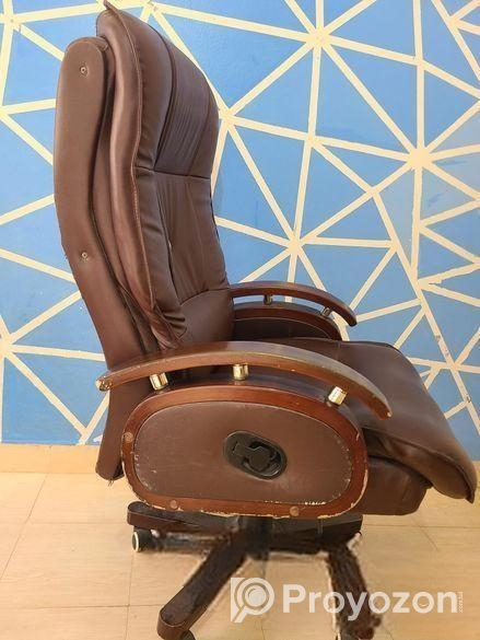 পানির দামে প্রিমিয়াম অফিস চেয়ার