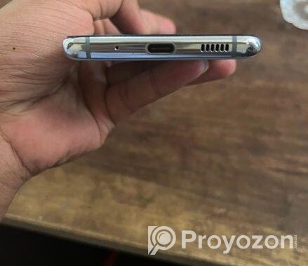 Samsung Galaxy S20 . (Used)