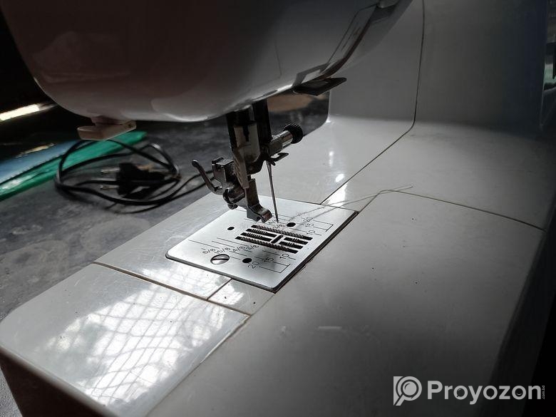 Singer SM024 Multi-functional Sewing Machine