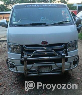 Toyota Hiace . 2005