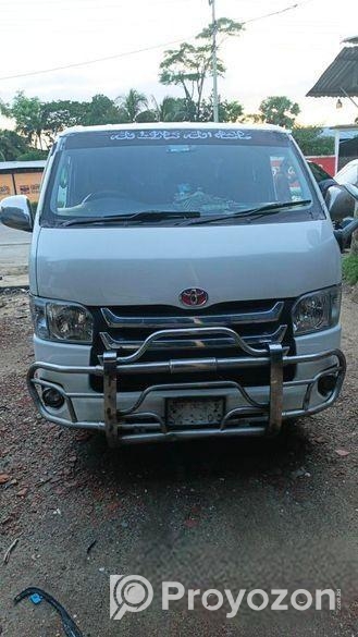 Toyota Hiace . 2005