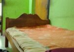 একটি আকাশমনি কাঠের সিঙ্গেল খাট