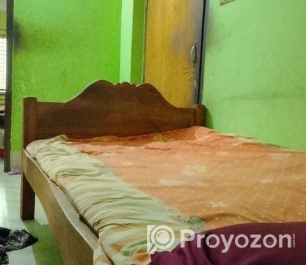 একটি আকাশমনি কাঠের সিঙ্গেল খাট