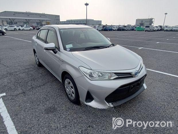 Toyota Axio EX Silver R/45000 km 2020