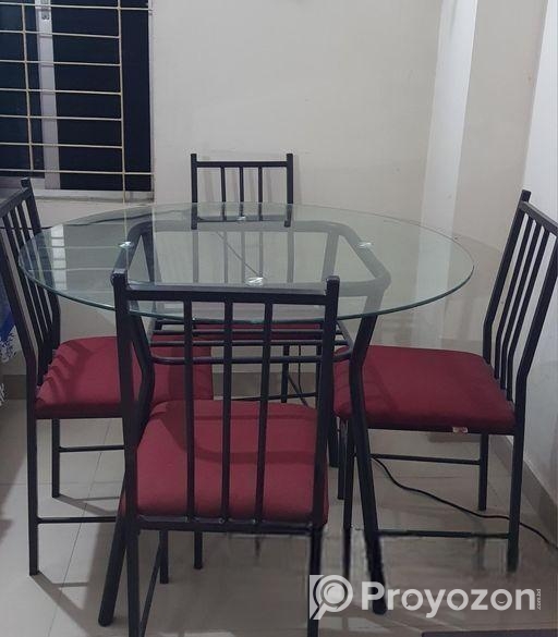 স্টিল ফ্রেমের গ্লাস টপ চার সিটের ডাইনিং টেবিল