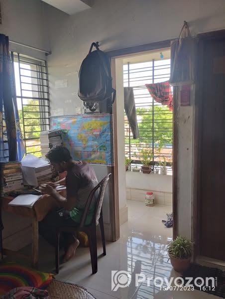 লেবুর মোড়ে শাপলা ছাত্রাবাসে ডাবল বেডের