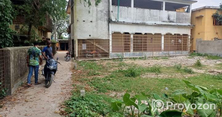 পাঁচ শতক জমি বিক্রয় হইবে।