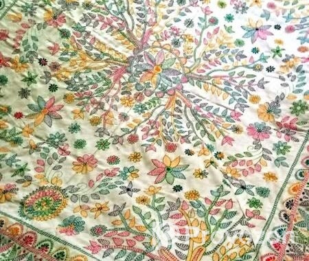 হাতে বানানো নকশী কাঁথা।