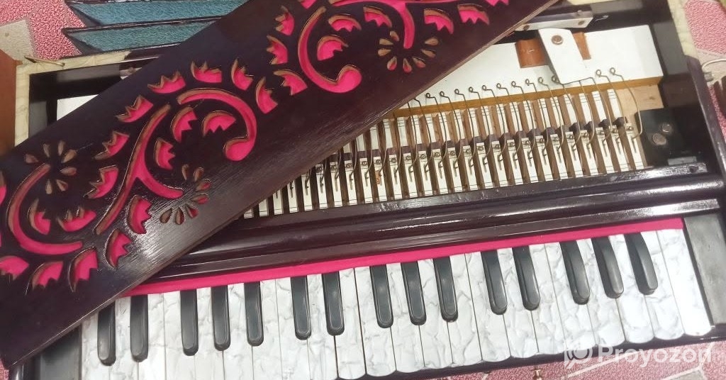 হারমোনিয়ামটি বিক্রি হবে।