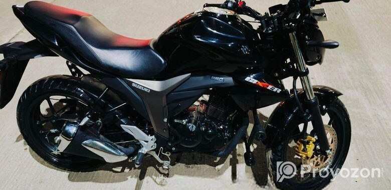 Suzuki Gixxer . 2025