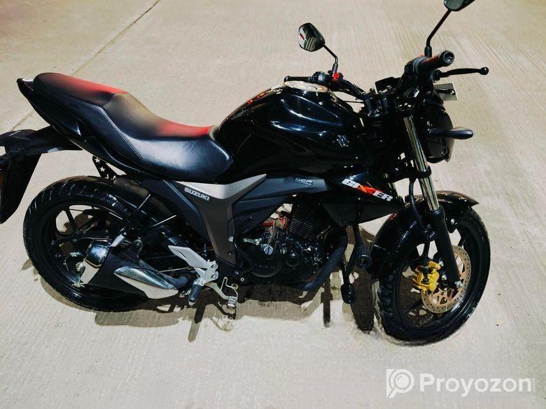 Suzuki Gixxer . 2025