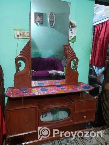 ডেসিন টেবিল