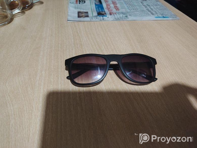 Sunglasses sell