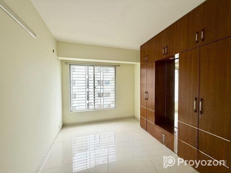 2400 SFT Luxarious Semi furnished apartment rent at 7 th floor Ut