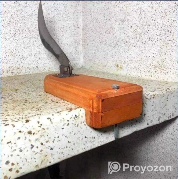 দাঁড়িয়ে কাটার বটি