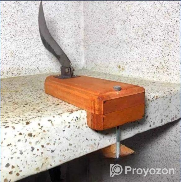 দাঁড়িয়ে কাটার বটি