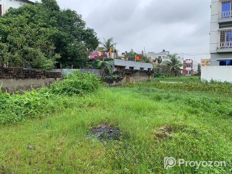 দক্ষিন মুখি বসবাসের জন্য সুন্দর জমি বিক্রয় হবে।