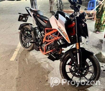KTM Duke 125 ` 2022