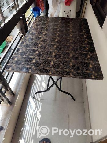 ফোল্ডিং টেবিল