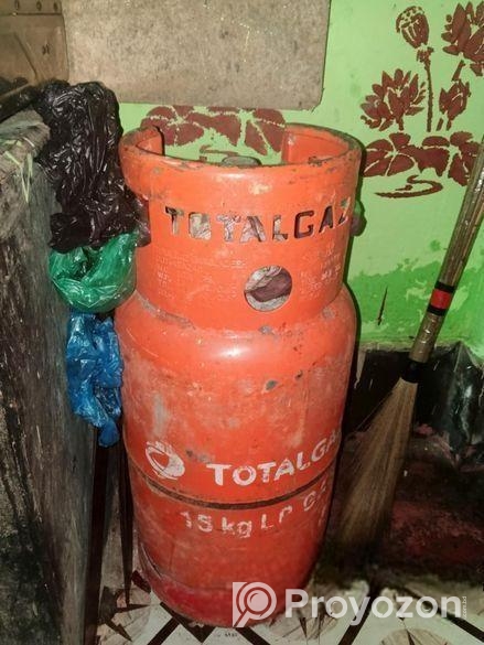 গ্যাসের চুলা ও সিলিন্ডার ১৫ কেজি বিক্রি হবে
