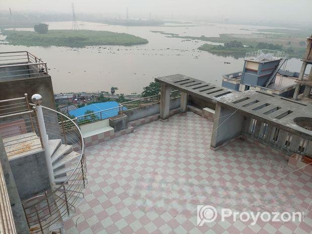 নদীর পাড়ে মনোরোম ফ্ল্যাট ভাড়া হবে