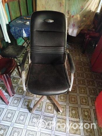 টেবিল এবং চেয়ার