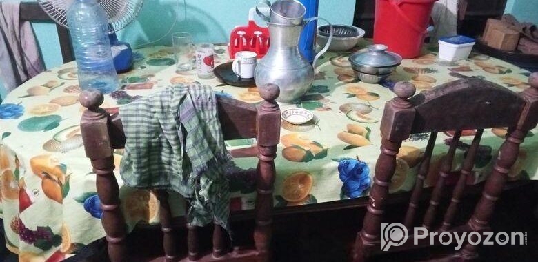 পুরাতন কিছু পারিবারিক সামগ্রী।