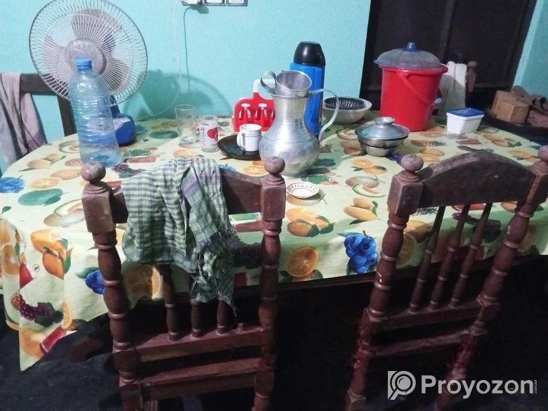 পুরাতন কিছু পারিবারিক সামগ্রী।