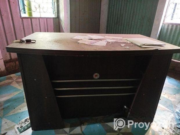 টেবিল এবং চেয়ার