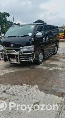 Toyota Hiace . 2010