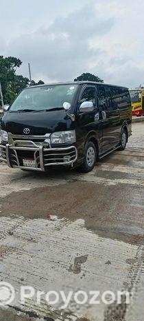 Toyota Hiace . 2010