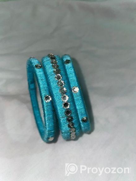 আকাশি রঙের হাতে বানানো সুন্দর পাথর জড়ানো চুড়ি