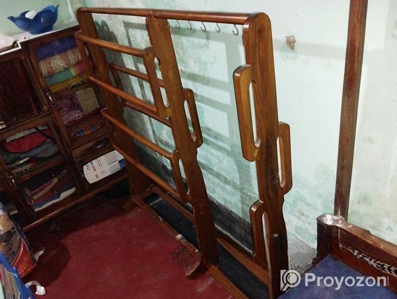 কাঠের আলনা