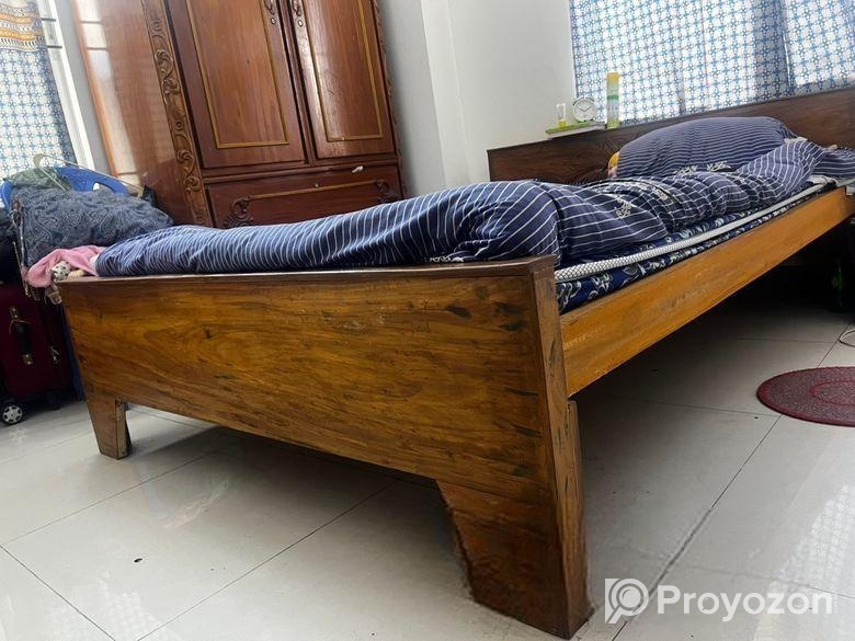 মাত্র ৬ মাস ব্যবহৃত খাট বিক্রি হবে