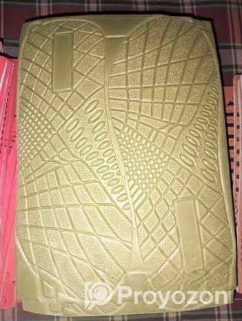 জুতা তৈরির কাচামাল।