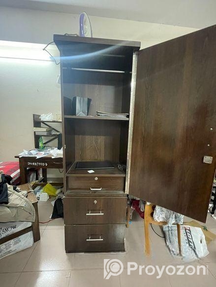 ব্যবহৃত আলমারি বিক্রয় হবে