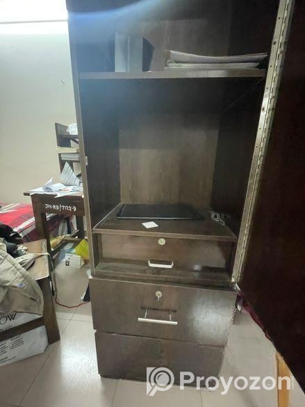 ব্যবহৃত আলমারি বিক্রয় হবে