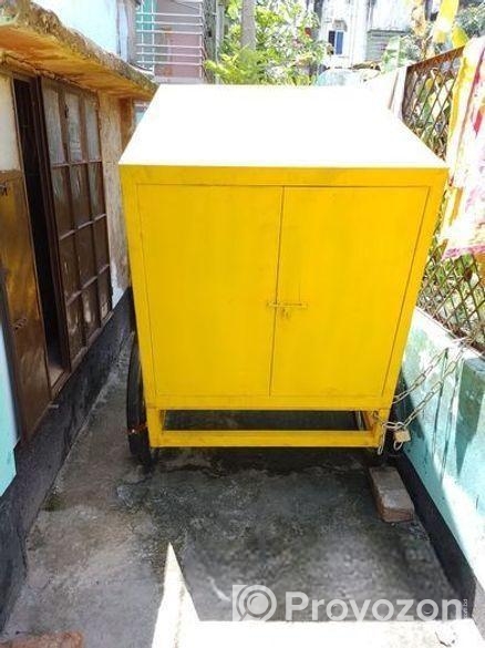 ডেলিভারি কভার ভ্যান