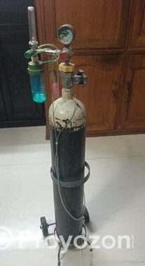 Oxygen Cylinder With Humidifier And Trolly
