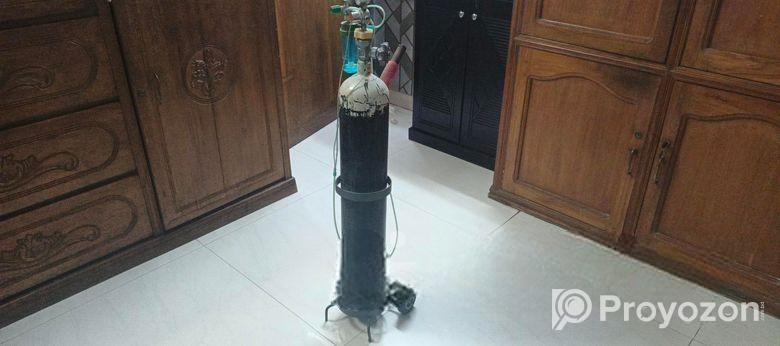Oxygen Cylinder With Humidifier And Trolly