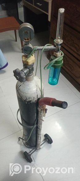 Oxygen Cylinder With Humidifier And Trolly