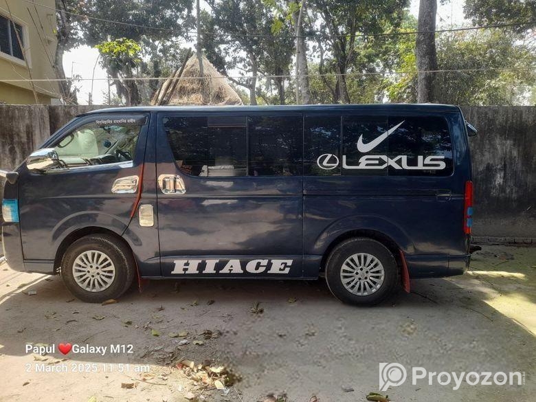 Toyota Hiace . 2004