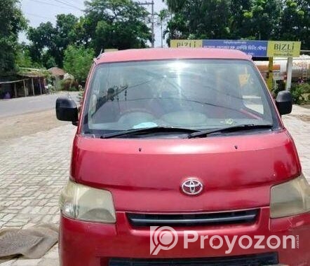 Toyota Noah . 2008