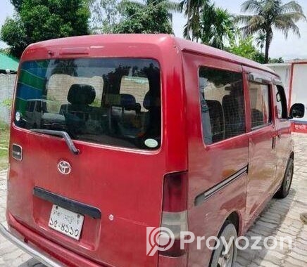 Toyota Noah . 2008