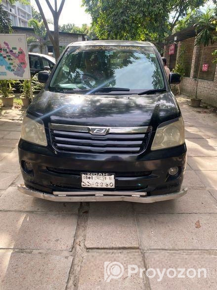Toyota Noah 2002