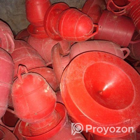 মুরগির খাবার ও পানির পাত্র