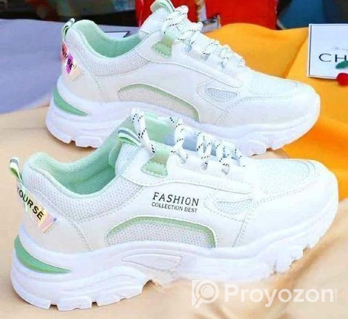 আকর্ষণীয় জুতা